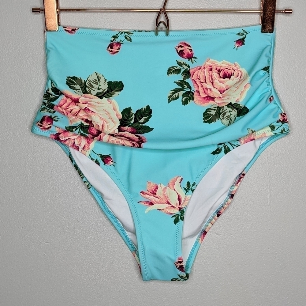 ✨3/$15 NWT Cupshe blue floral bikini bottom S